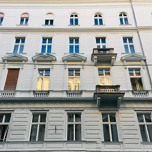 https://spacious-royal-opera-apartment.inbudapesthotels.com