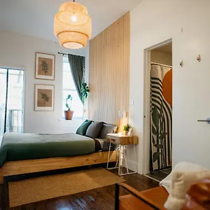 Private With Private Bathroom And Backyard Homestay