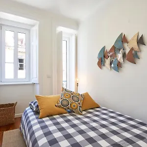 https://elegant-apartment-santana.hotels-lisbon-portugal.com
